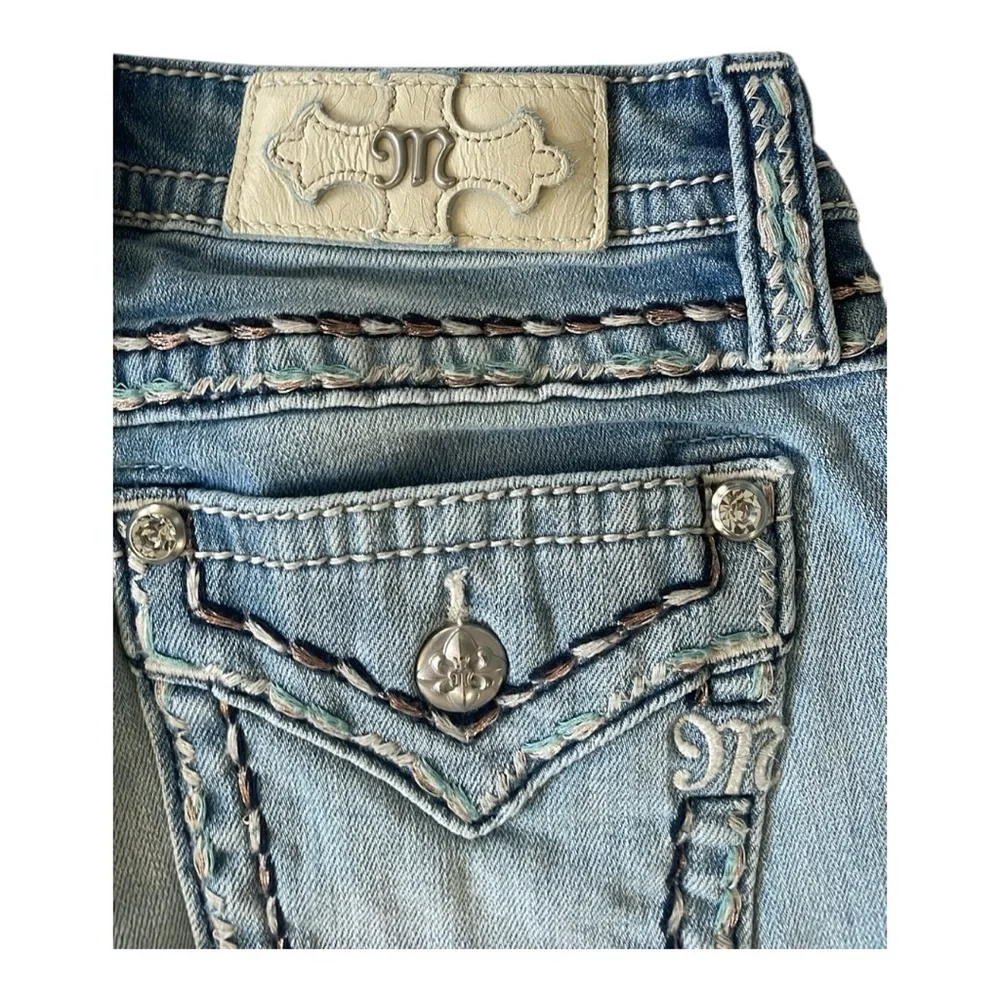 ♥️Miss Me♥️Women's mid- rise Capri Blue Jeans size ( 26) - Picture 8 of 8